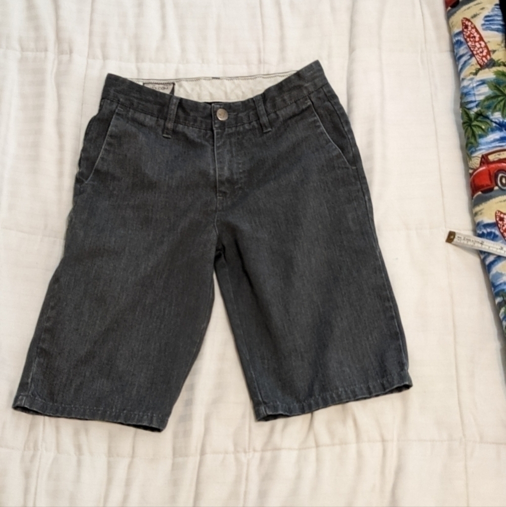 Volcom flat front shorts size 26 waist size 12